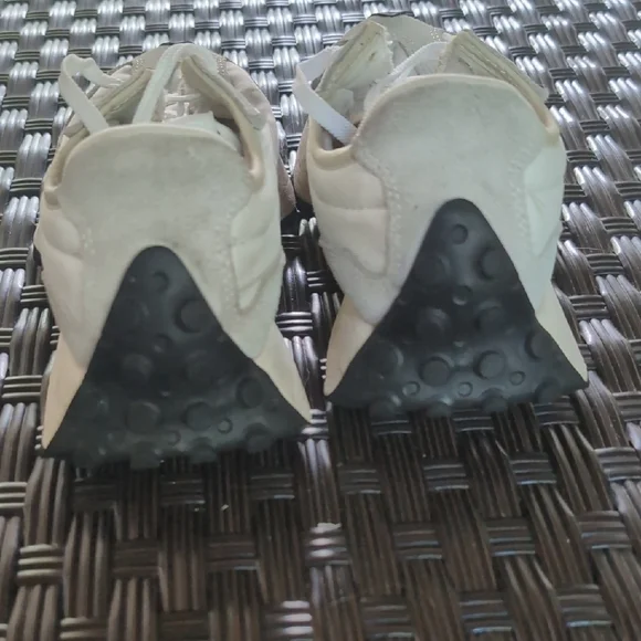 Women's s Black and White New Balance 327 - Picture 5 of 7